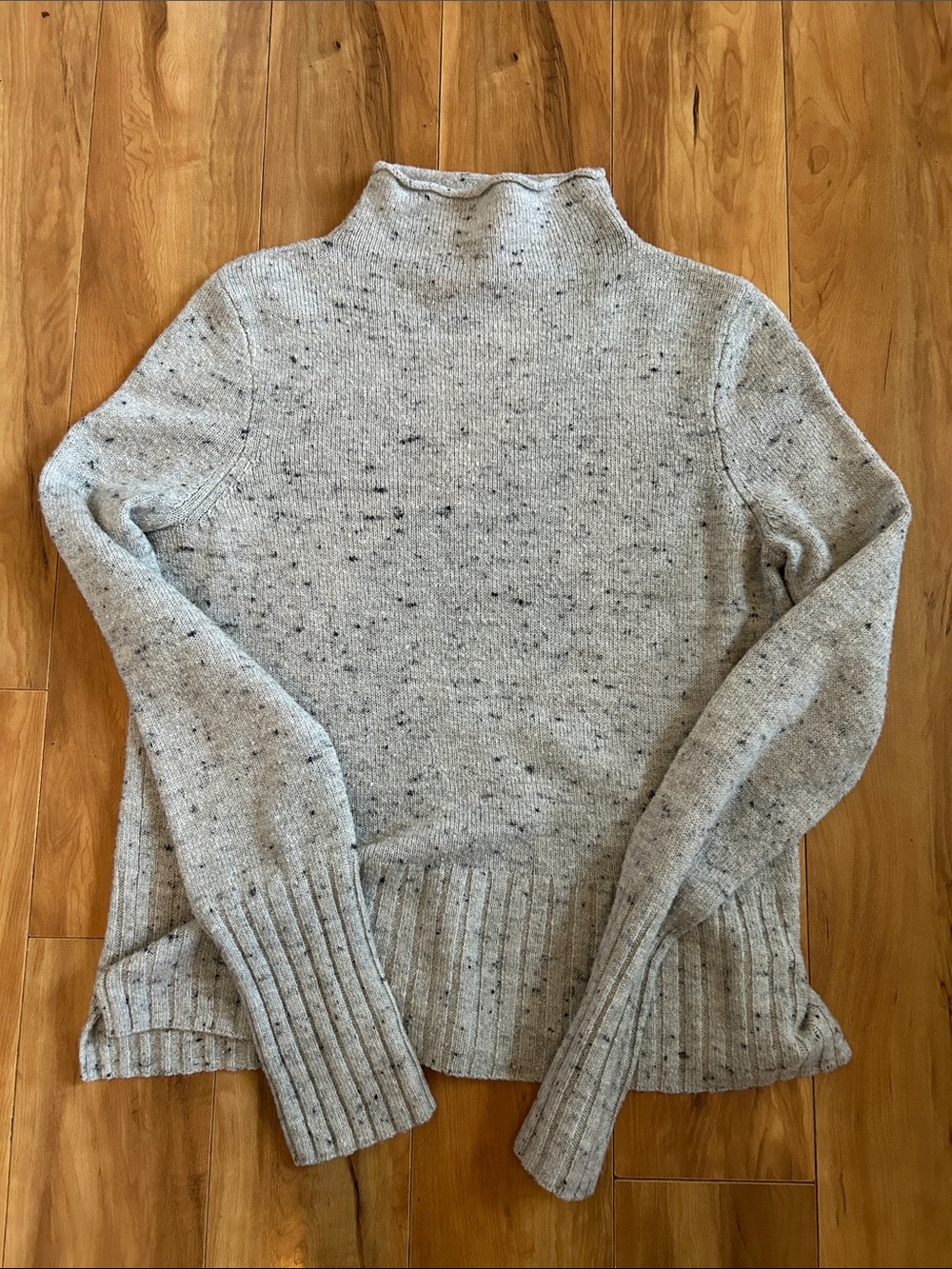 Madewell mock neck 25% merino wool
blend grey flecked sweater